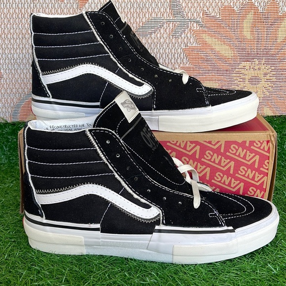 Vans Men’s Sk8-Hi ReconstructBlack/True WhiteVN0005UKGBTSneakers